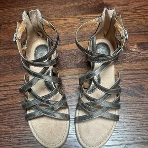 BORN Metallic Ankle Strappy Sandals Shoes sz 6 M